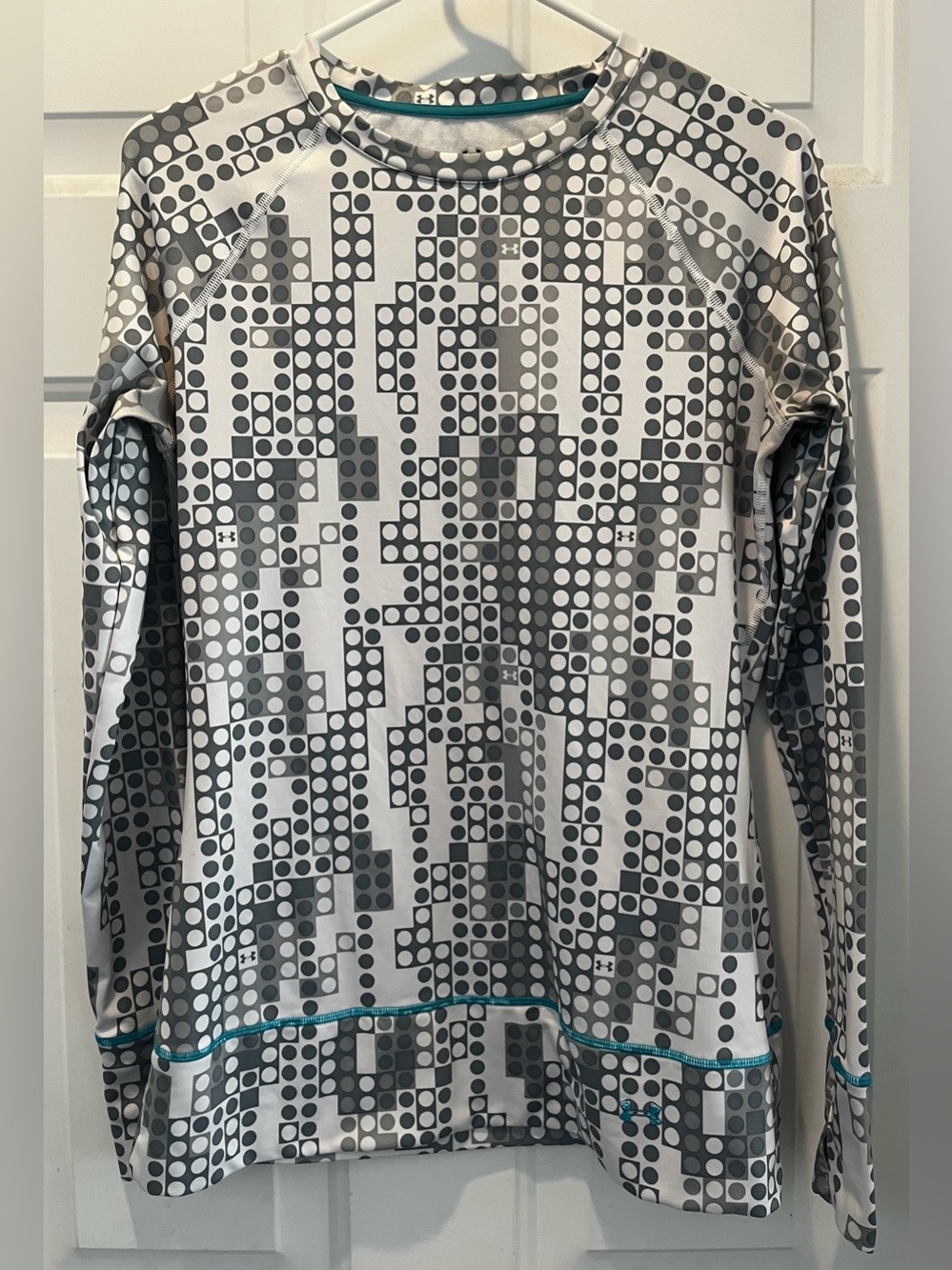 Under Armour Women’s Gray Patterned Long-Sleeve Shirt